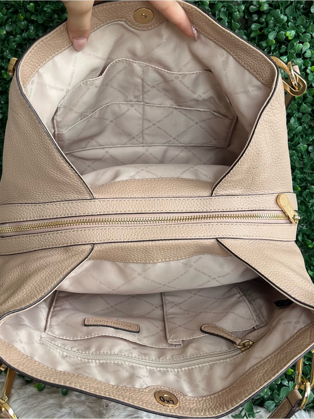 MICHAEL KORS Beige Raven Selma Floral Shoulder Bag Tote Bedford Astor Nolita - Picture 9 of 10